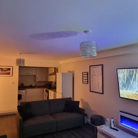 Vakantiehuis Impeccable Beachfront 2-bed In *